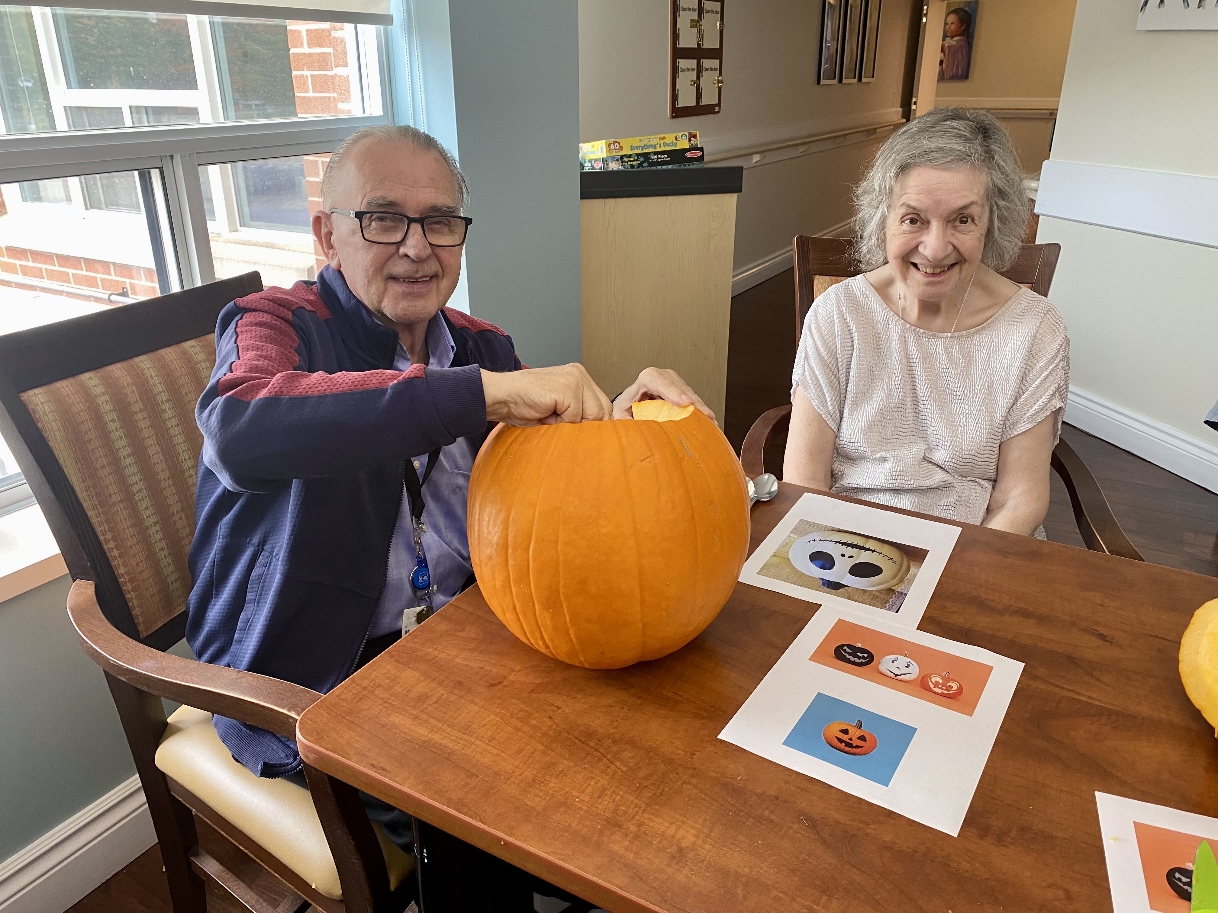 Image of residents carving pumpkins at Luther Village on the Park.
